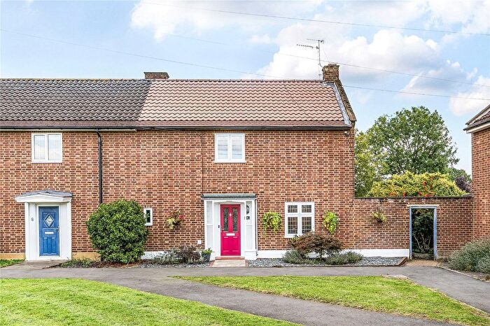 3 Bedroom End Terrace House For Sale In Bankside Drive, Thames Ditton, KT7