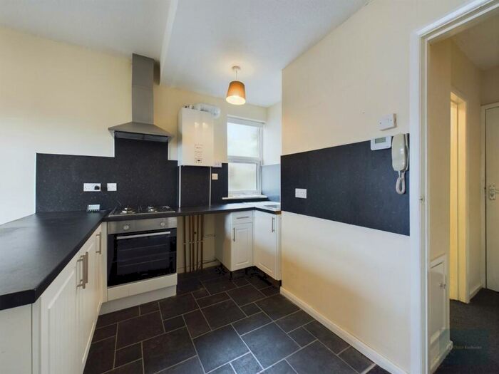 Flat To Rent In Greenbank Avenue, Plymouth, Devon, PL4
