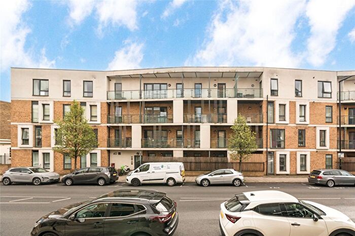 3 Bedroom Flat To Rent In Greenwich High Road, Greenwich, SE10