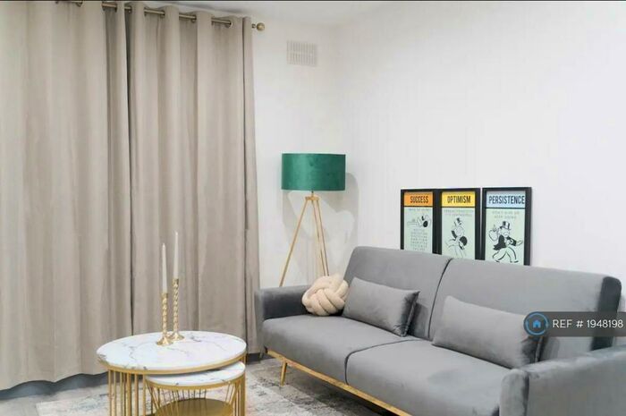 1 Bedroom Flat To Rent In Heather Lodge, London, N16