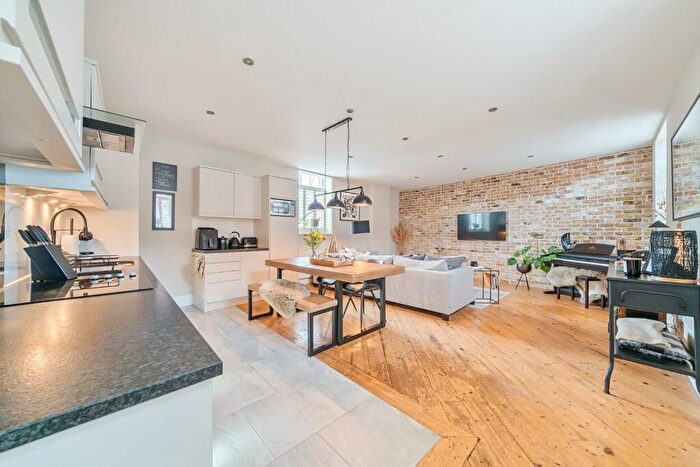2 Bedroom Flat For Sale In Eton Square, Eton, Windsor, SL4