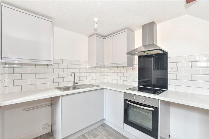 1 Bedroom Flat For Sale In Alexandra Road, Sheerness, Kent, ME12