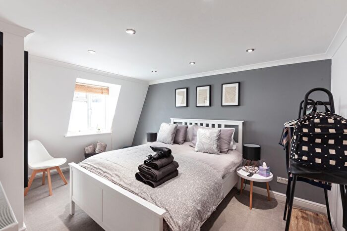 5 Bedroom Semi Detached House To Rent In Exmouth Mews, London, NW1