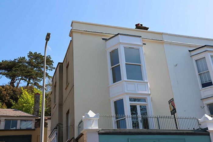 2 Bedroom Flat For Sale In Hill Road, Clevedon, BS21