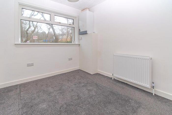 3 Bedroom Flat To Rent In Nobleston Estate, Alexandria, G83