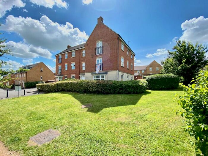 2 Bedroom Flat To Rent In Lintham Drive, Kingswood, Bristol, BS15