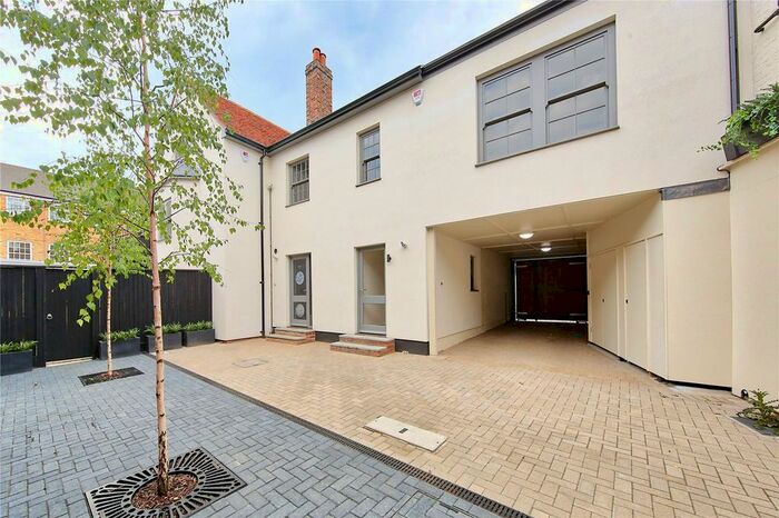 2 Bedroom Maisonette To Rent In High Street, Hampton Wick, Kingston Upon Thames, KT1