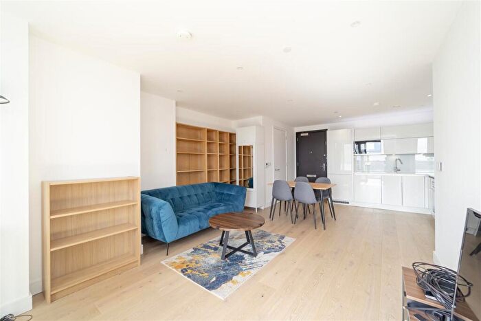 1 Bedroom Apartment To Rent In East Ferry Road, Canary Wharf, E14