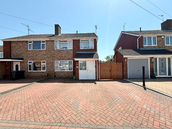 3 Bedroom Semi Detached House For Sale In Galston Road, Luton, LU3