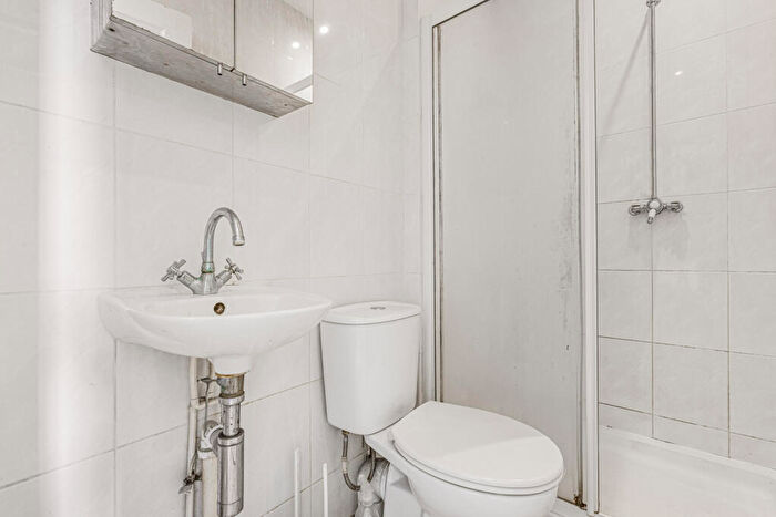 2 Bedroom Flat To Rent In Cavendish Road, Clapham, SW12