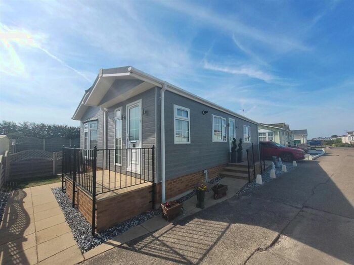 2 Bedroom Park Home For Sale In Kingsmead Park, Allhallows, ME3