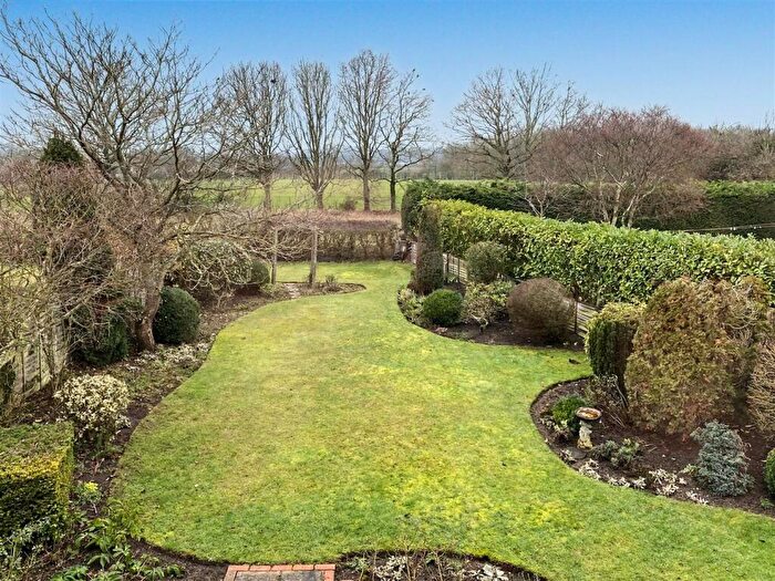 4 Bedroom Detached House For Sale In Woodhill Road, Sandon, CM2