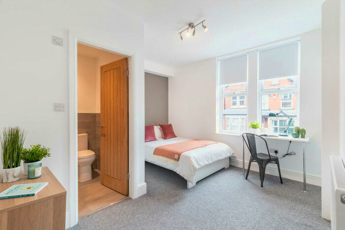 6 Bedroom House To Rent In Burchett Place, Leeds, LS6