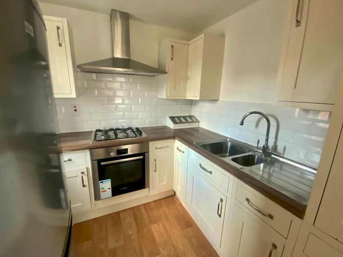 2 Bedroom Flat To Rent In Presburg Road, New Malden, KT3