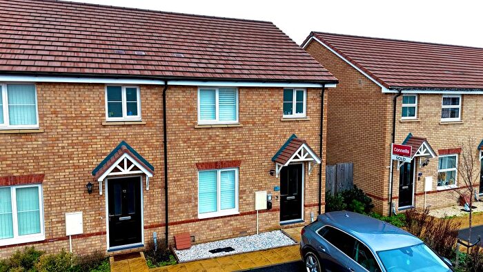 3 Bedroom Semi Detached House For Sale In Kelsey Meadow, Leighton Buzzard, Bedfordshire, LU7