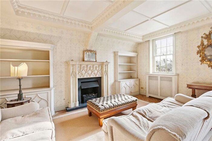 3 Bedroom Flat To Rent In Wilton Place, London, SW1X