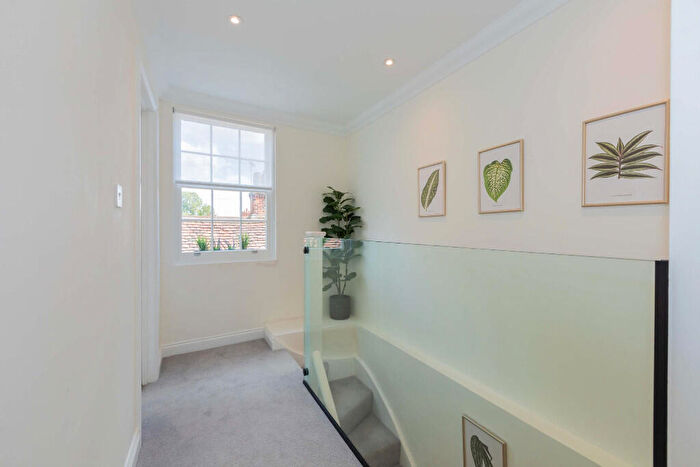 2 Bedroom Apartment To Rent In High Street, Eton, SL4