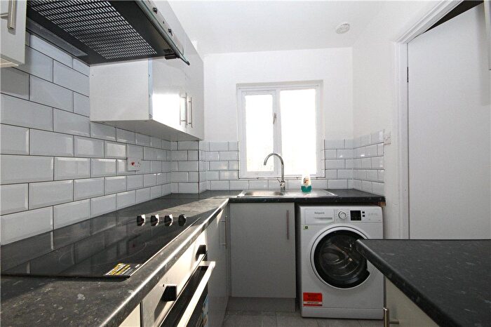 2 Bedroom Terraced House To Rent In Bradshaws Close, London, SE25