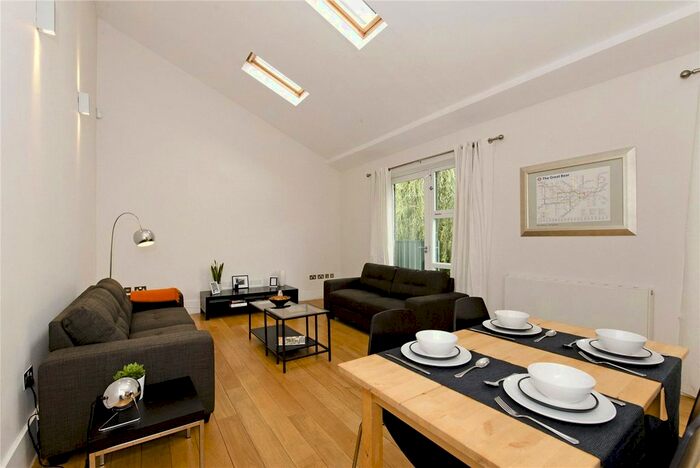 2 Bedroom Property To Rent In Prices Mews, Kings Cross, N1