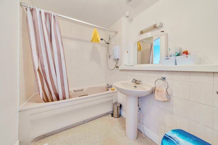 2 Bedroom Apartment To Rent In Rose Walk, Reading, RG1