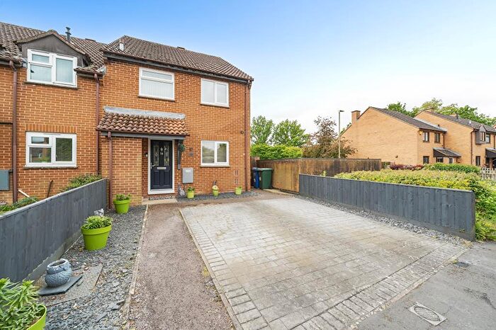 3 Bedroom Semi-Detached House For Sale In Kidlington, Oxfordshire, OX5