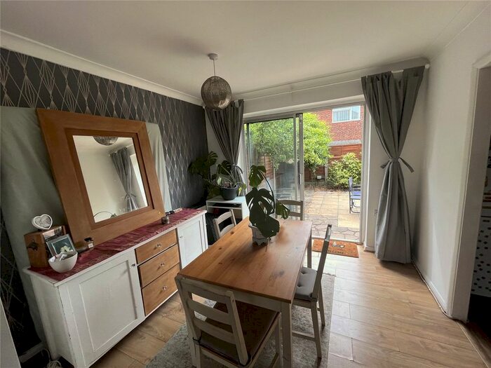 3 Bedroom Semi-Detached House For Sale In Woolwich Road, London, SE2