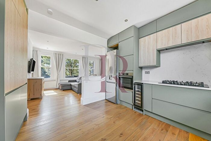 3 Bedroom Maisonette To Rent In Gillespie Road, Highbury, N5