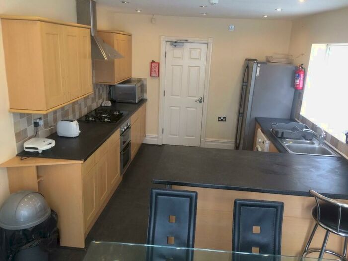 7 Bedroom Detached House To Rent In Kingswood Road, Fallowfield, Manchesterun, M14