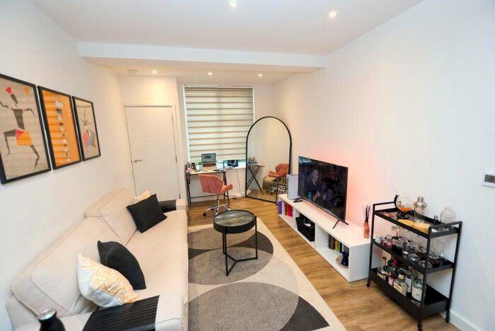 1 Bedroom Flat To Rent In Sheridan Terrace, Hove, East Sussex, BN3