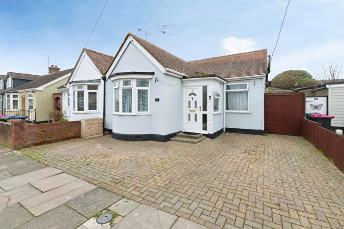 2 Bedroom Bungalow For Sale In South Crescent, Southend-On-Sea, Essex, SS2