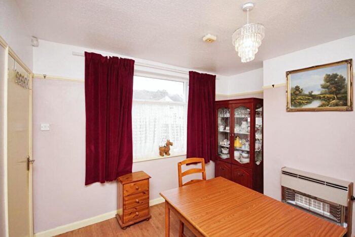 2 Bedroom Bungalow For Sale In Brook Road, Fishponds, Bristol, BS16