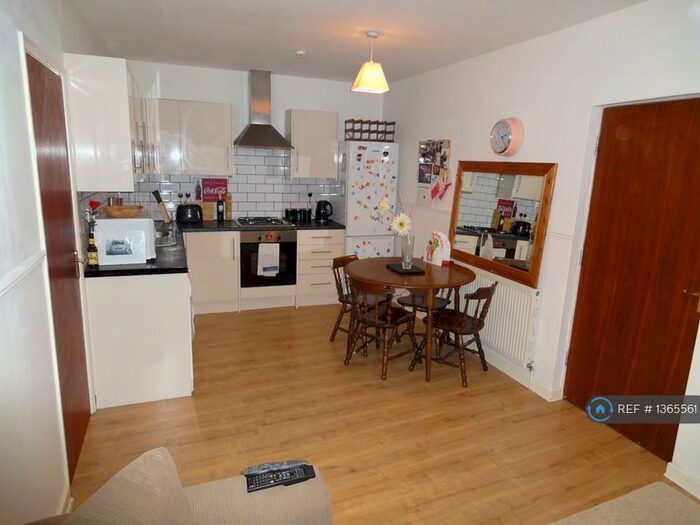 1 Bedroom Flat To Rent In Crown Street, Reading, RG1