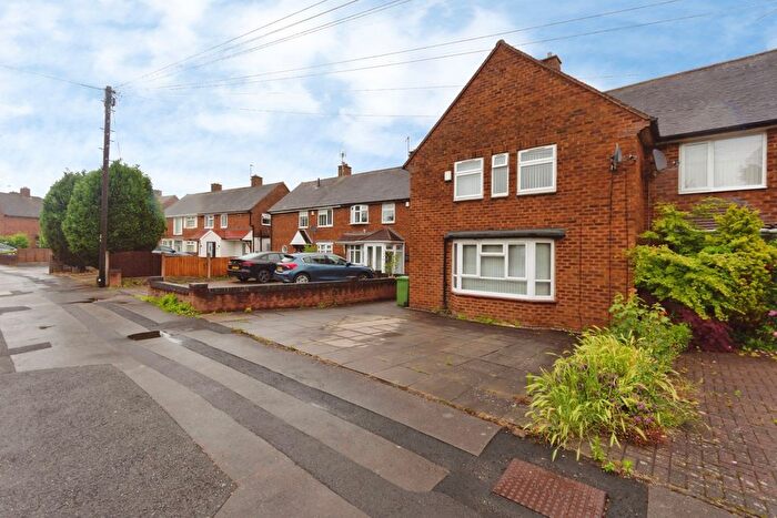 3 Bedroom Semi-Detached House For Sale In Daylesford Road, Solihull, West Midlands, B92