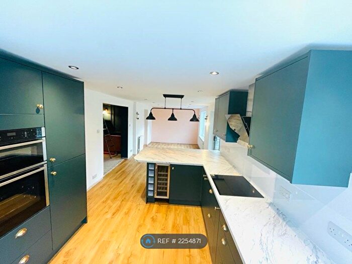 3 Bedroom Detached House To Rent In Goring Road, Reading, RG8