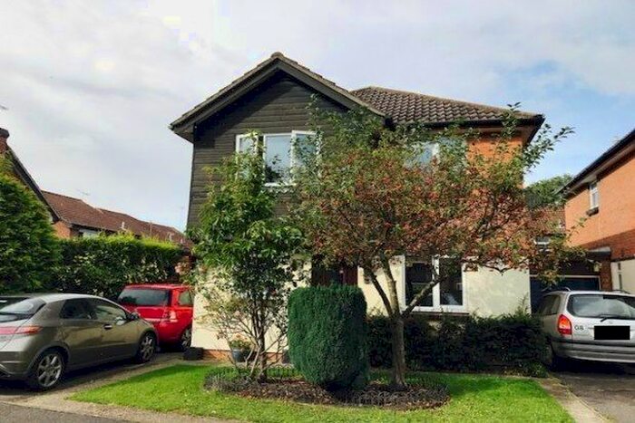 4 Bedroom Property To Rent In Benedict Close, Romsey, SO51