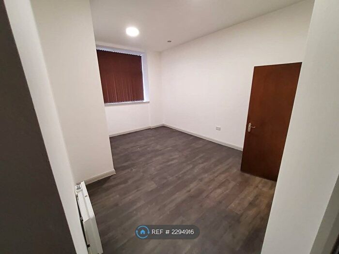 2 Bedroom Flat To Rent In Drake Street, Rochdale, OL16