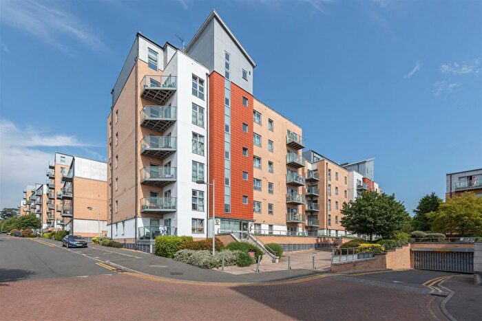 1 Bedroom Flat For Sale In Queen Mary Avenue, South Woodford, E18