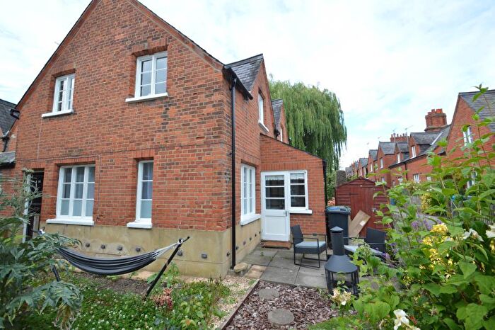 2 Bedroom Cottage For Sale In Prince Consort Cottages, Windsor, SL4