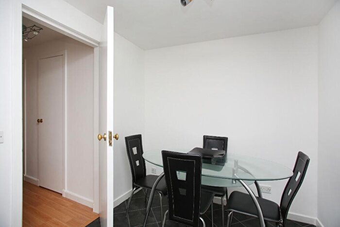 1 Bedroom Flat To Rent In Bothwell Street, Easter Road, Edinburgh, EH7