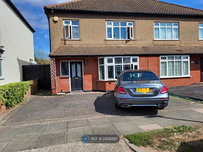 3 Bedroom Semi-Detached House To Rent In Glenhurst Road, Southend-On-Sea, SS2