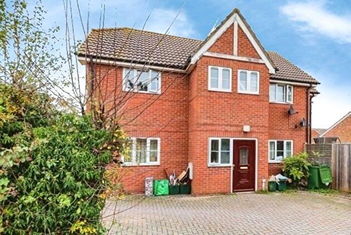 2 Bedroom Flat To Rent In Lancaster Close, Thatcham, RG18