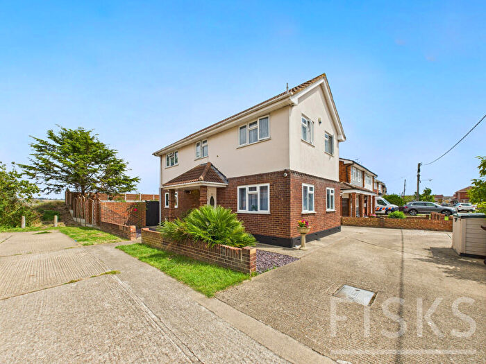 4 Bedroom Detached House For Sale In Spanbeek Road, Canvey Island, SS8