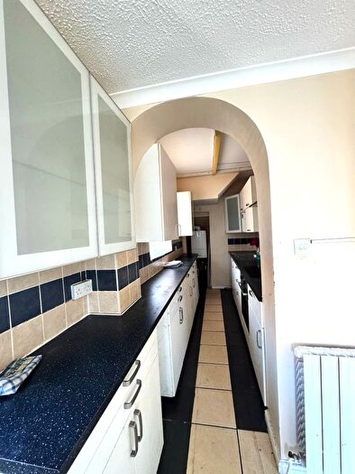 3 Bedroom End Of Terrace House To Rent In Ford Road, Dagenham, RM10