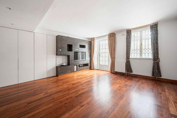 6 Bedroom Property To Rent In Marston Close, Swiss Cottage, London, NW6