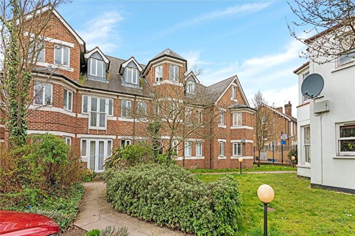 1 Bedroom Flat To Rent In Forest Road, Richmond, Surrey, TW9