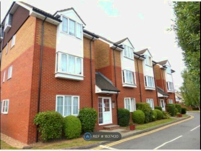 1 Bedroom Flat To Rent In Holm Oak Park, Watford, WD18