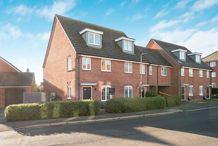 3 Bedroom Semi Detached House For Sale In Diamond Drive, Didcot, OX11