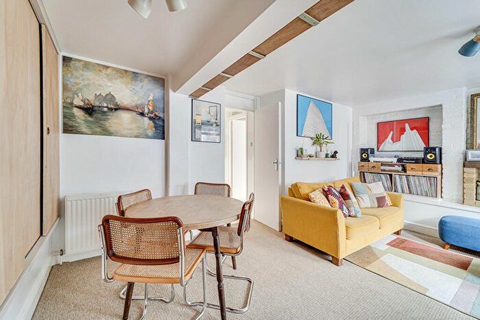 1 Bedroom Apartment For Sale In Forburg Road, Stoke Newington, London, N16