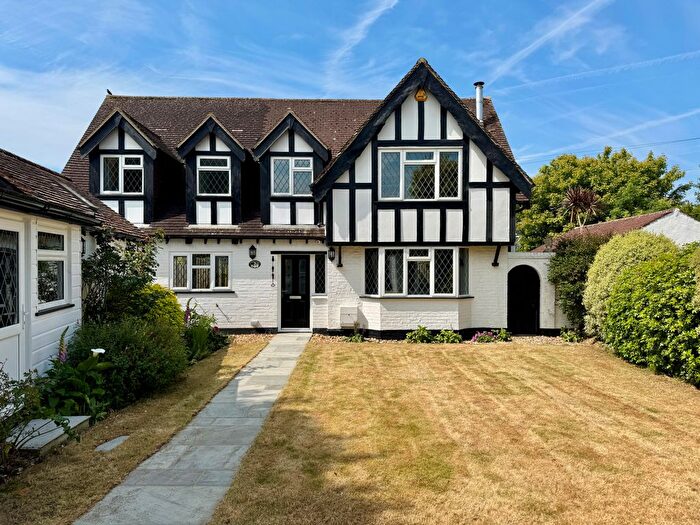 4 Bedroom Detached House To Rent In Ansisters Road, Worthing, BN12