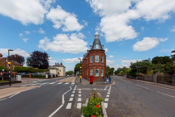 2 Bedroom Flat To Rent In High Street, Sevenoaks, TN13